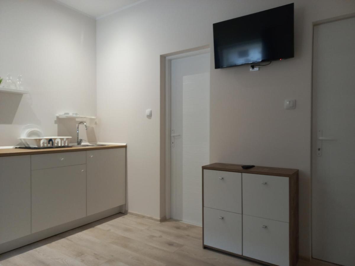 Kod Velikih Tuja Apartment Melenci Bagian luar foto