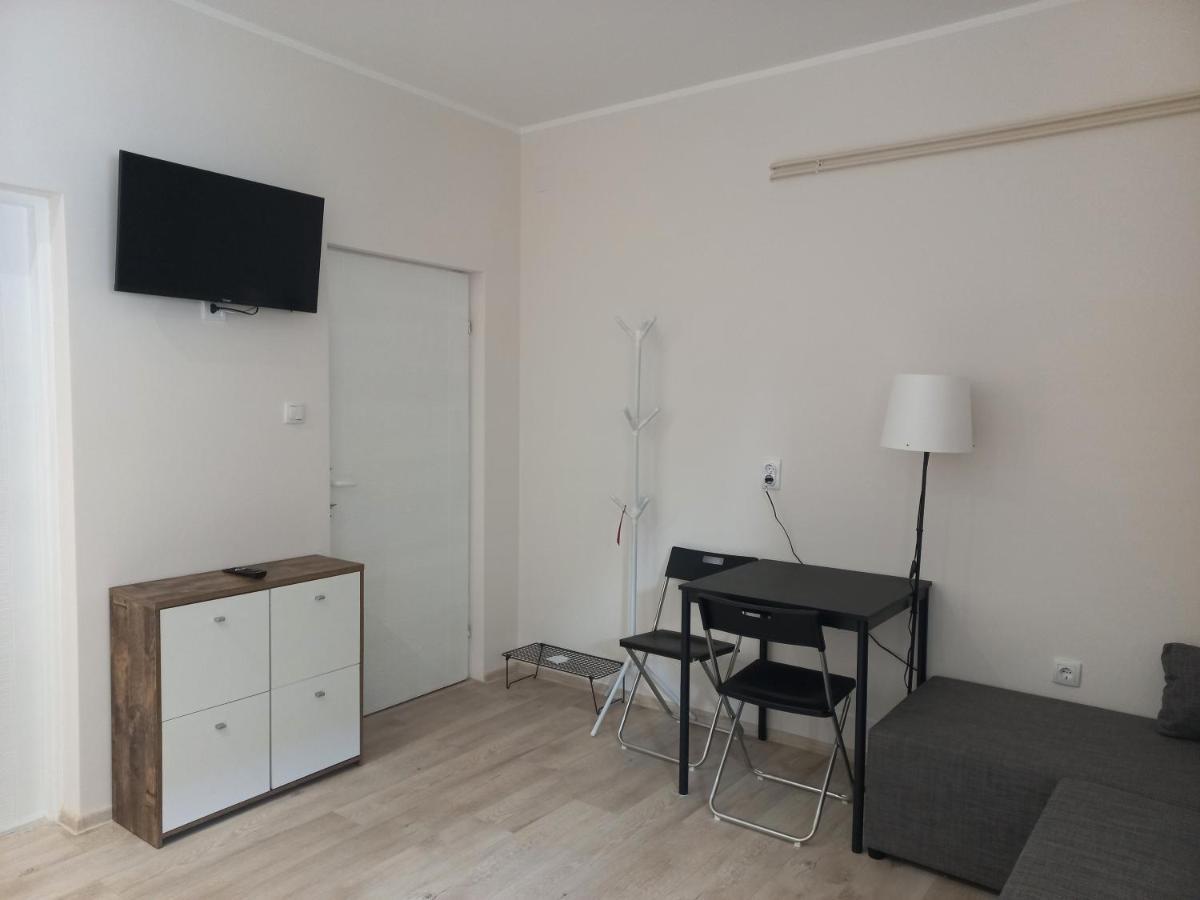 Kod Velikih Tuja Apartment Melenci Bagian luar foto