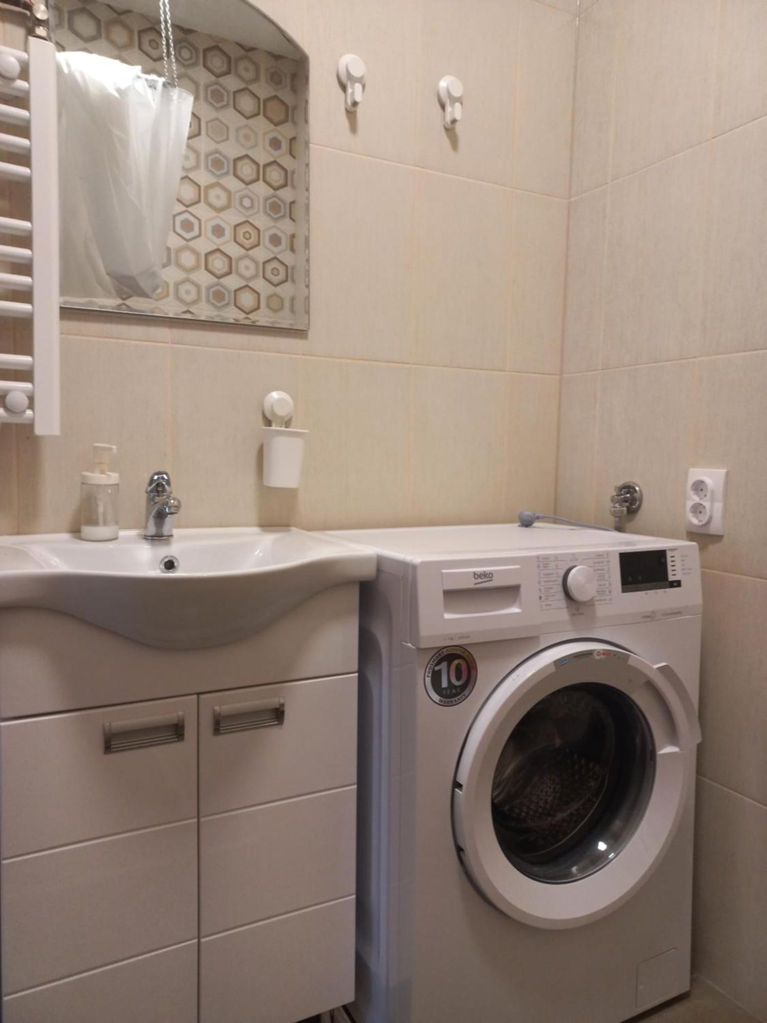 Kod Velikih Tuja Apartment Melenci Bagian luar foto